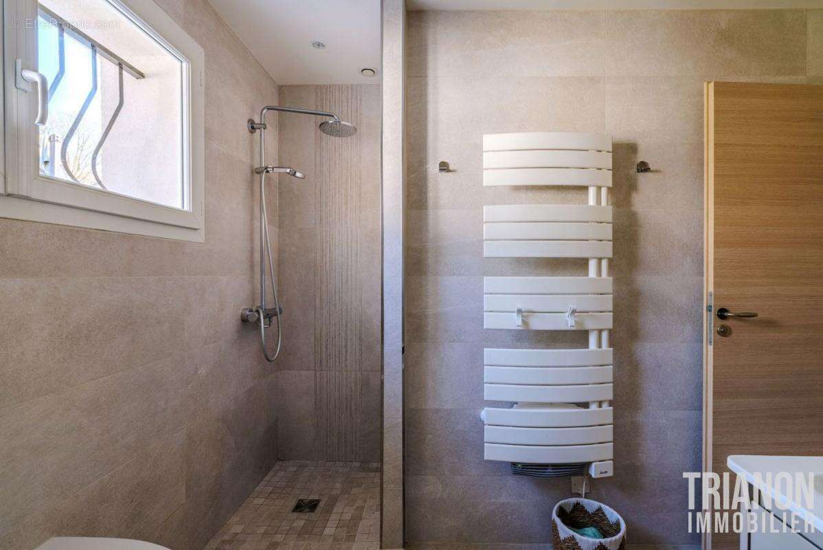 Maison à LE MESNIL-SAINT-DENIS