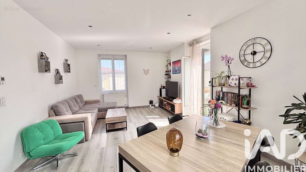 Photo 2 - Appartement à ROCHE-LA-MOLIERE