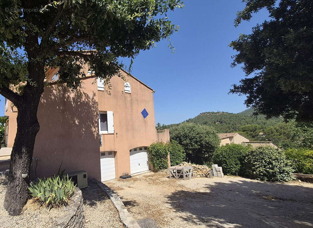 Maison à CHATEAUNEUF-LE-ROUGE