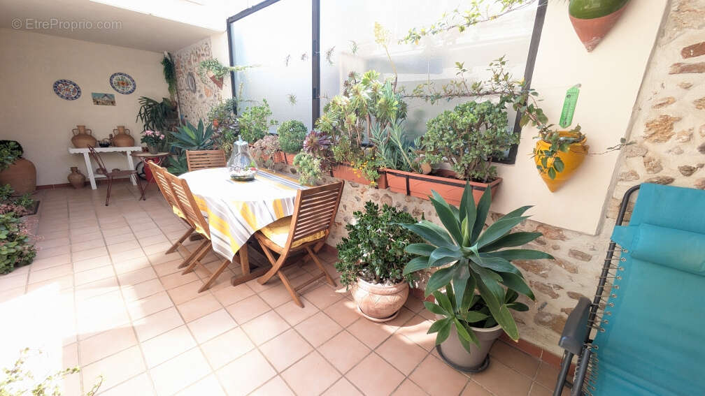 Appartement à SAINT-LAURENT-DE-LA-SALANQUE