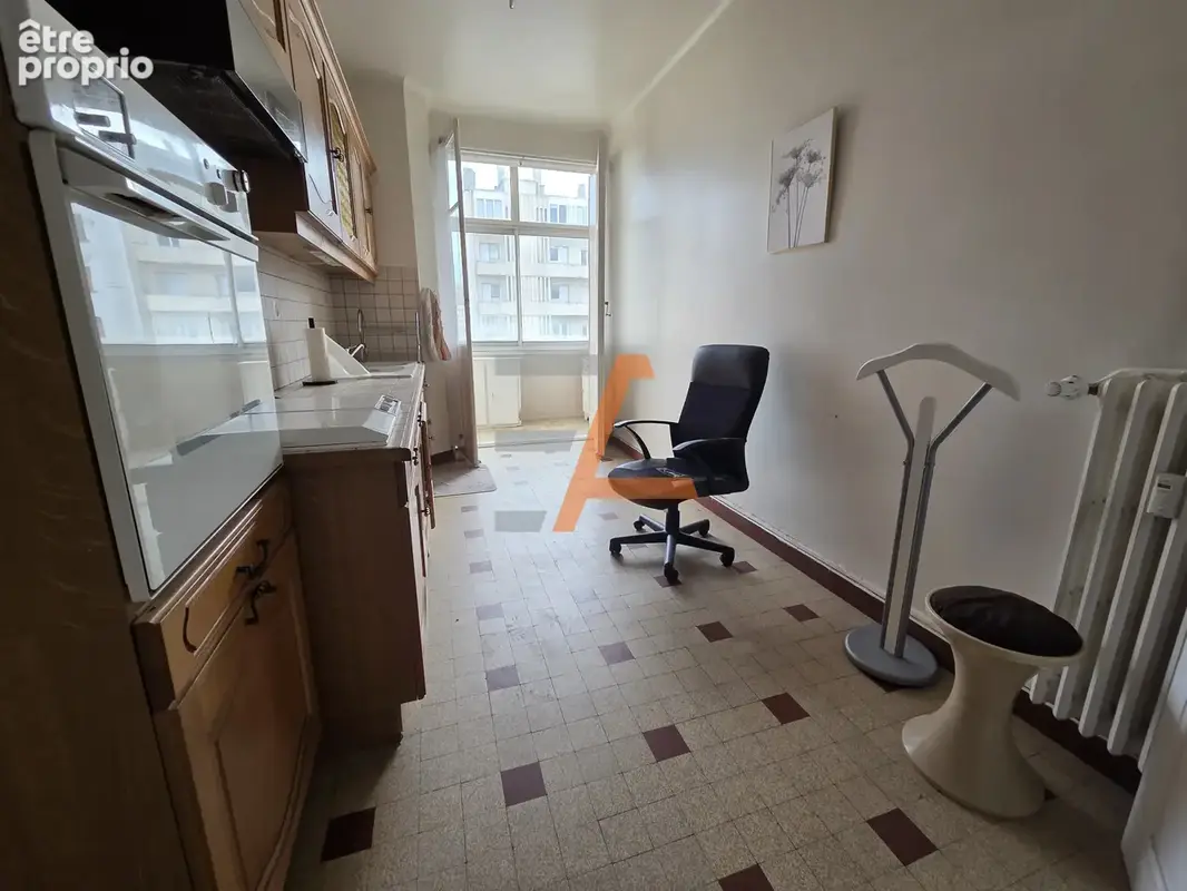 Proche faculté et Place Anatole France F2 de 64m2 au 5 étage avec ascenseur et balcon - photo 5