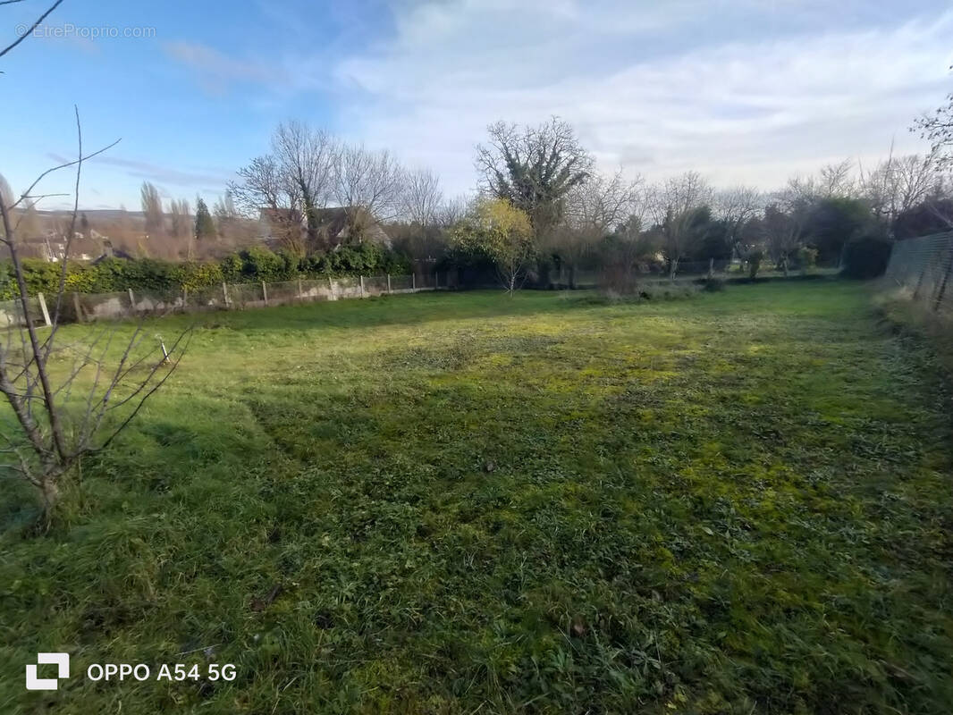 Terrain à PONT-SUR-YONNE