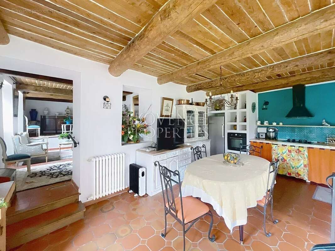 Maison à FOX-AMPHOUX