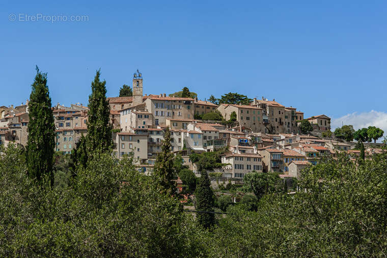 Maison à CHATEAUNEUF-GRASSE