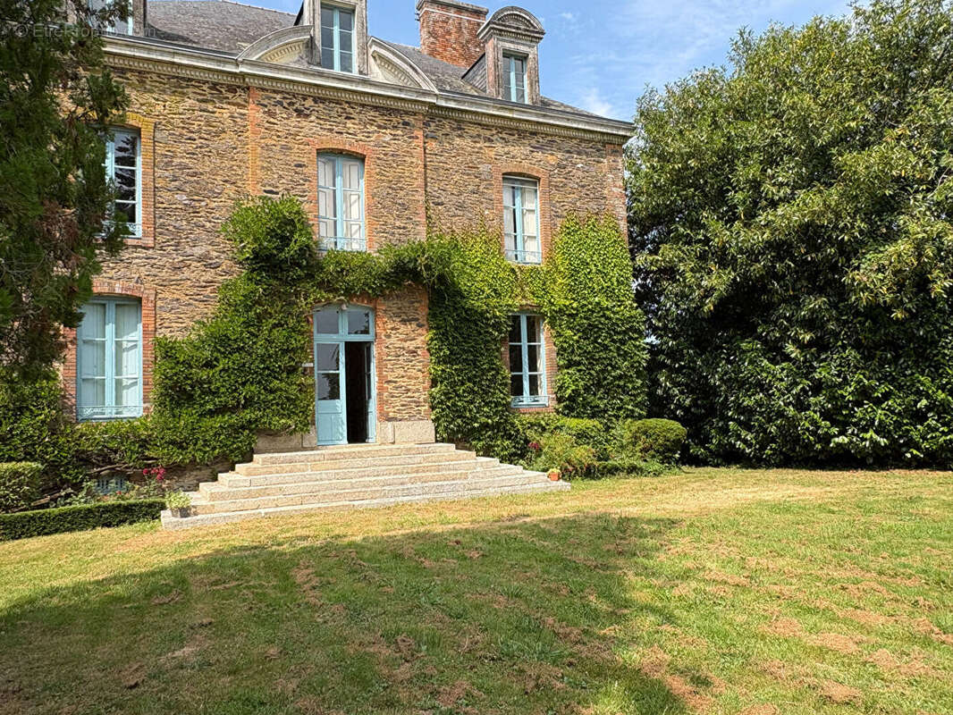 Maison de caractère à vendre - 336m² sur 2 hectares - Les Brulais, à 40 minutes de Rennes - photo 3