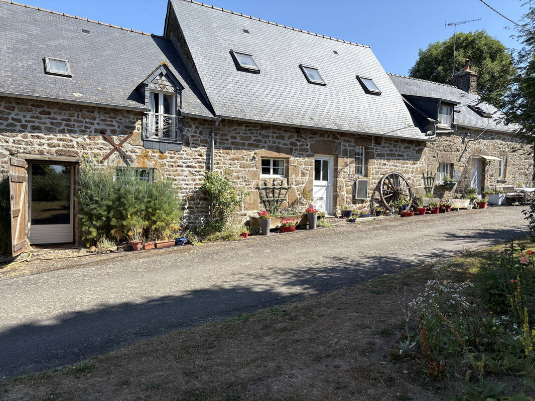 Maison à AMBRIERES-LES-VALLEES
