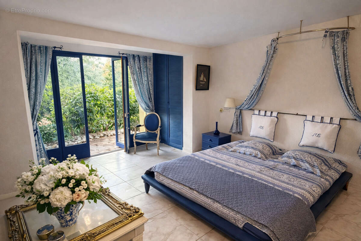 Maison à ROQUEBRUNE-SUR-ARGENS