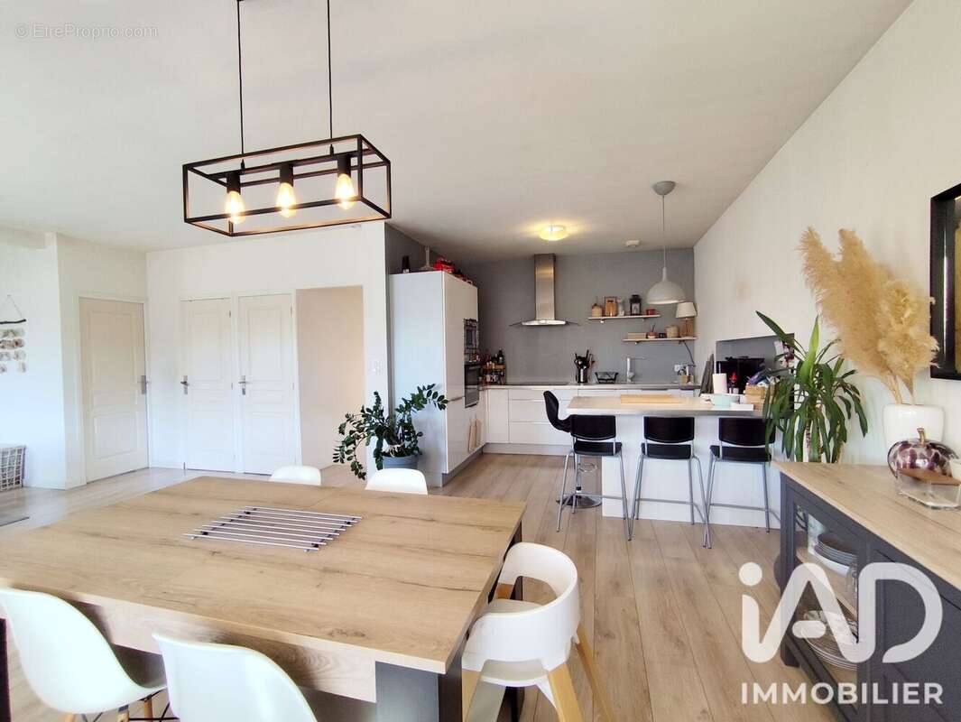Maison 145 m² à Saint-Ay  - photo 2