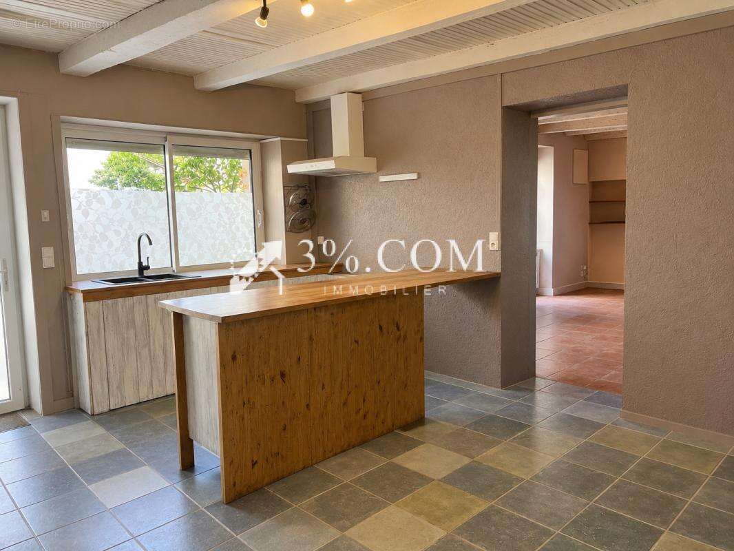 3%. com immobilier à  iteuil - photo 8