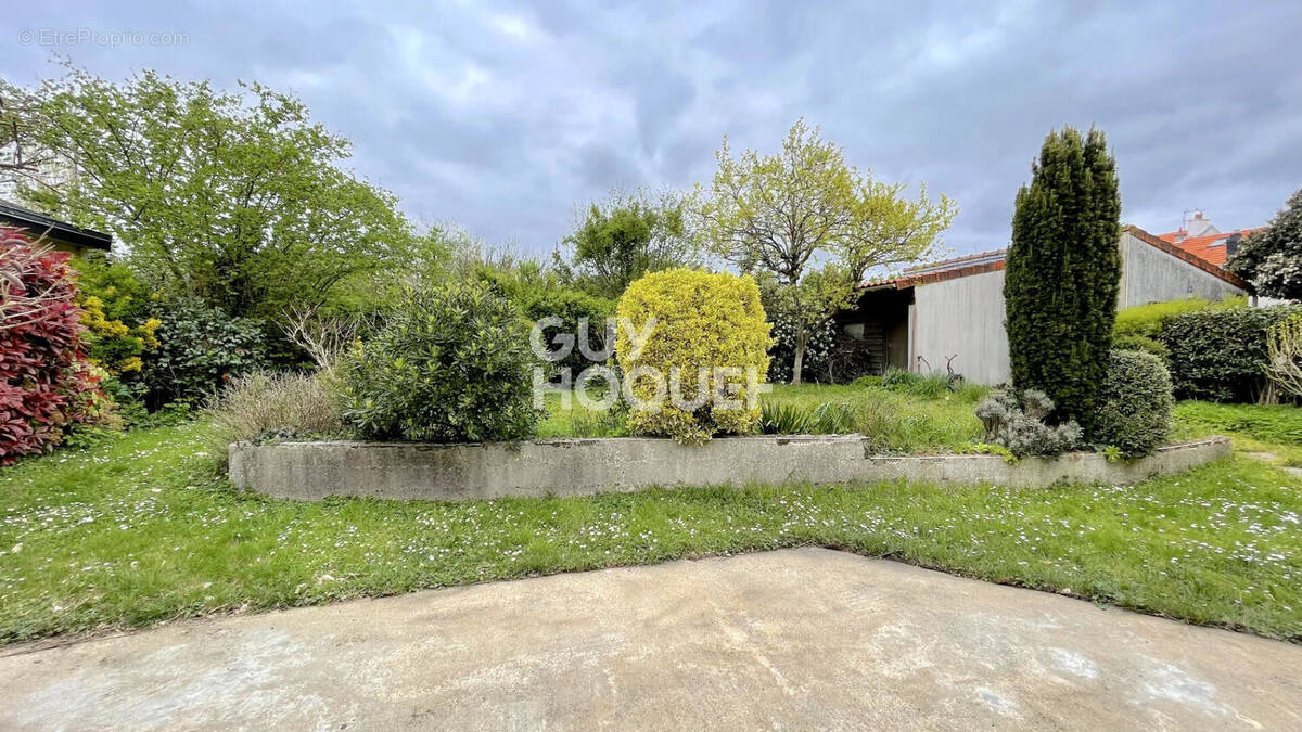 Maison à SAINTE-LUCE-SUR-LOIRE