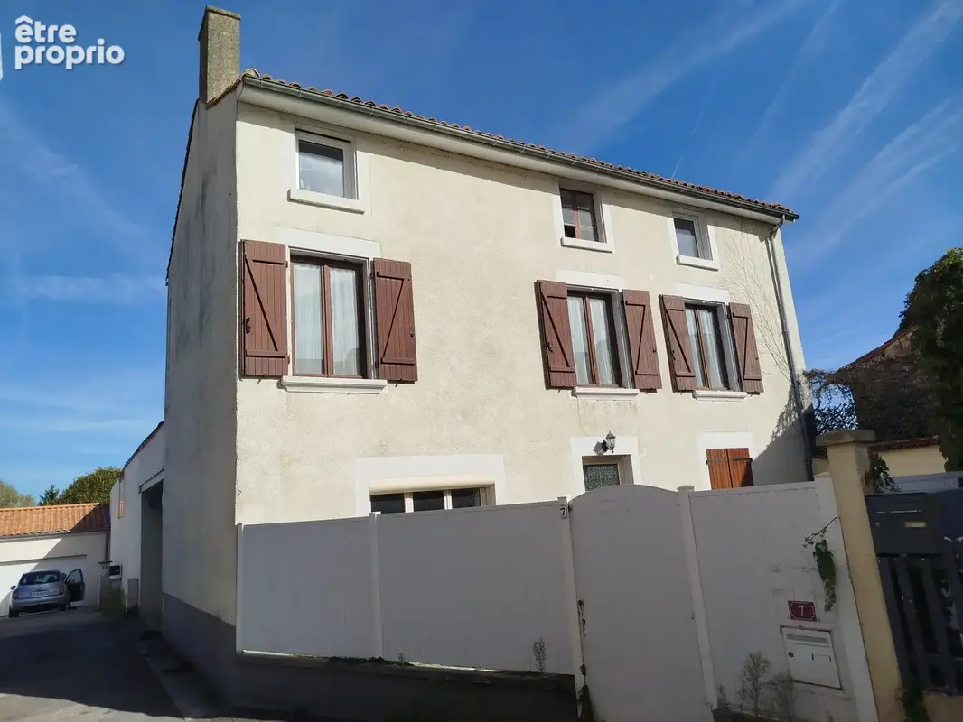 Maison à CHEF-BOUTONNE