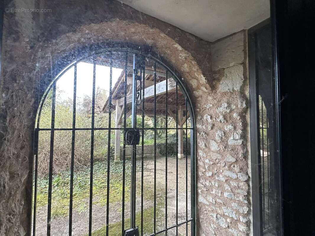 Ancien commerce à vendre, avec possibilités de faire des appartements - photo 10