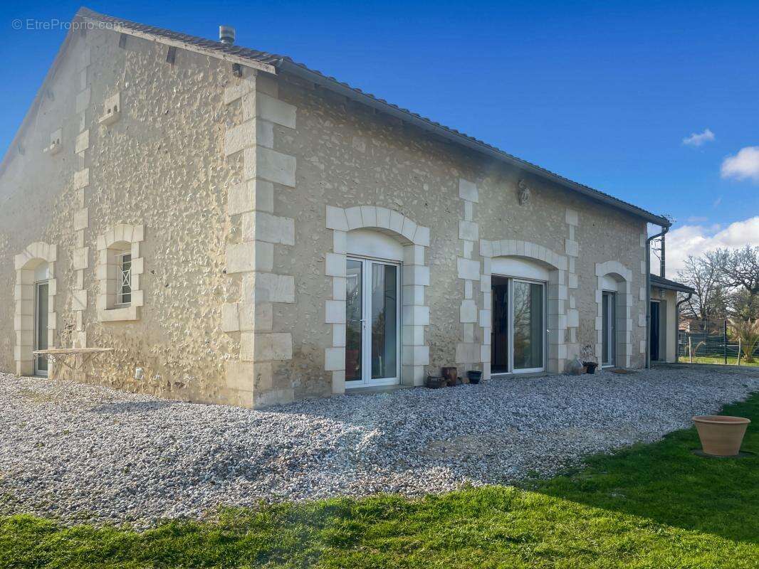  Authentique corps de ferme en pierre – Charme fou & potentiel ! - photo 4