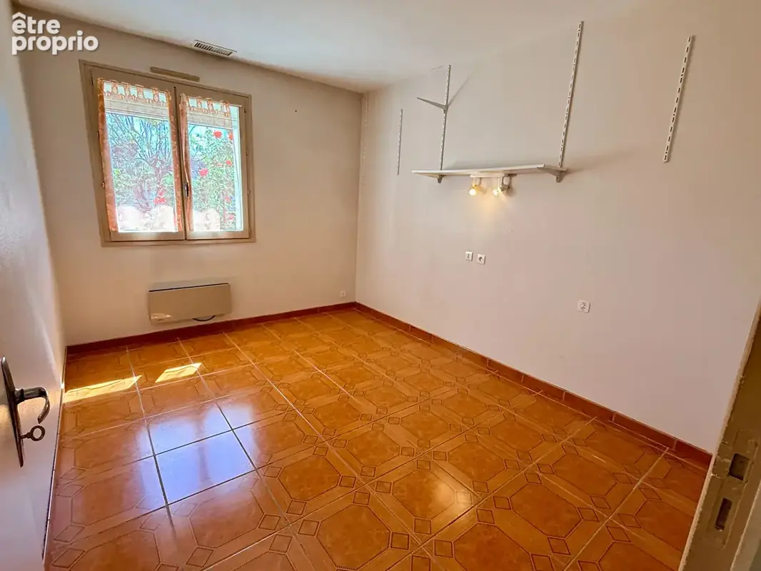 Traditionnelle 3 chambres avec garage et piscine ! - photo 8