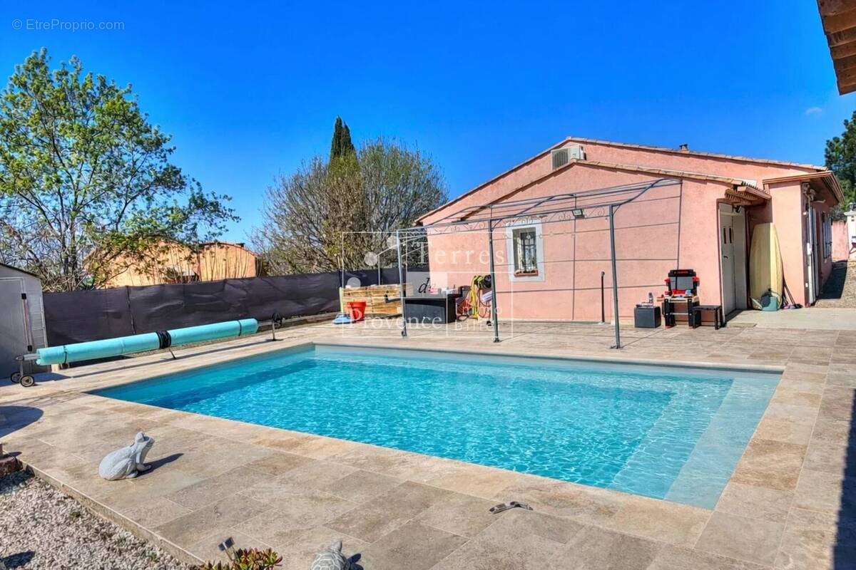 Maison à VILLECROZE