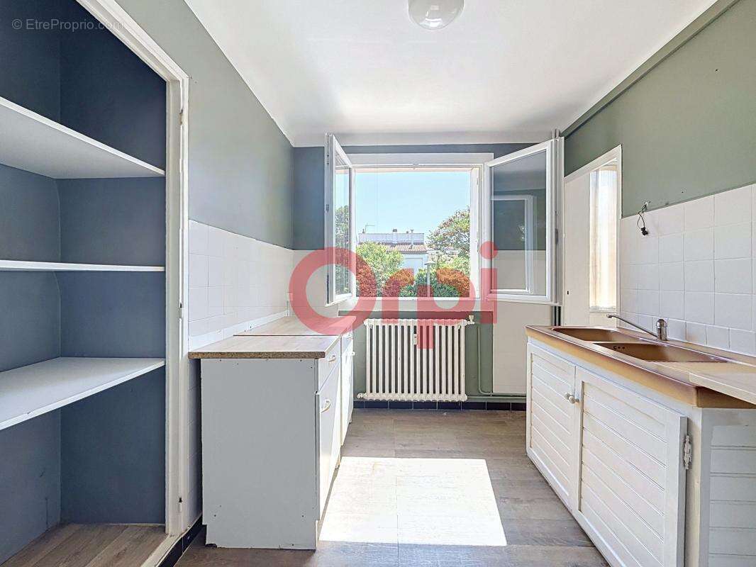 Appartement À Vendre Faux T4 - Six Fours Les Plages - 1er étage - photo 3