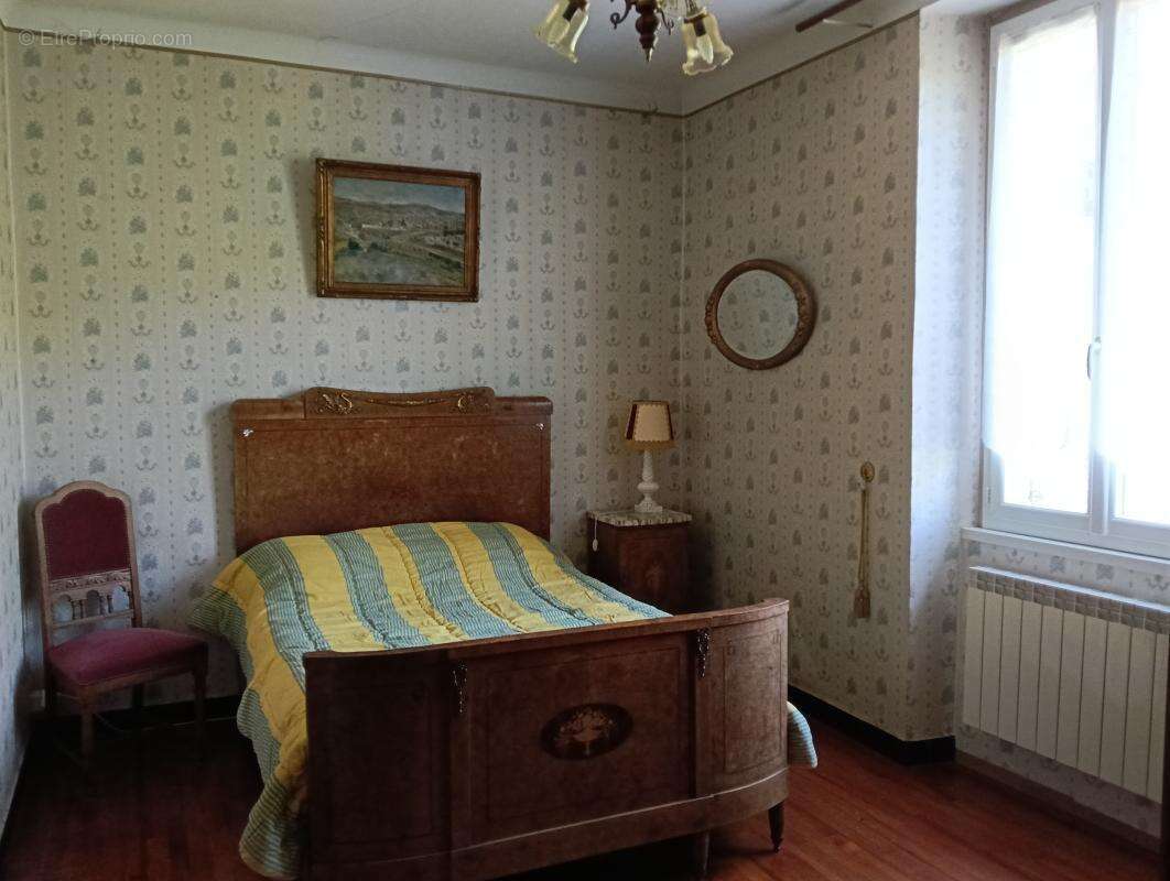 Maison en Pierres, 5 Chambres, 2 Salles d'eau, 2 Garages et un jardin - photo 9