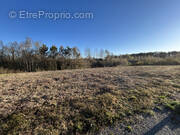 Terrain à SAINT-PRIEST-DE-GIMEL