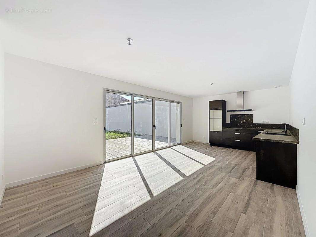 Maison à SAINTE-SOULLE