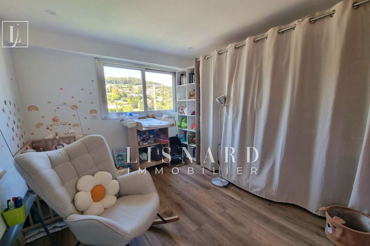 Appartement à VALLAURIS