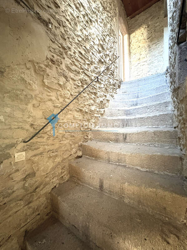Maison à LAUDUN-L'ARDOISE