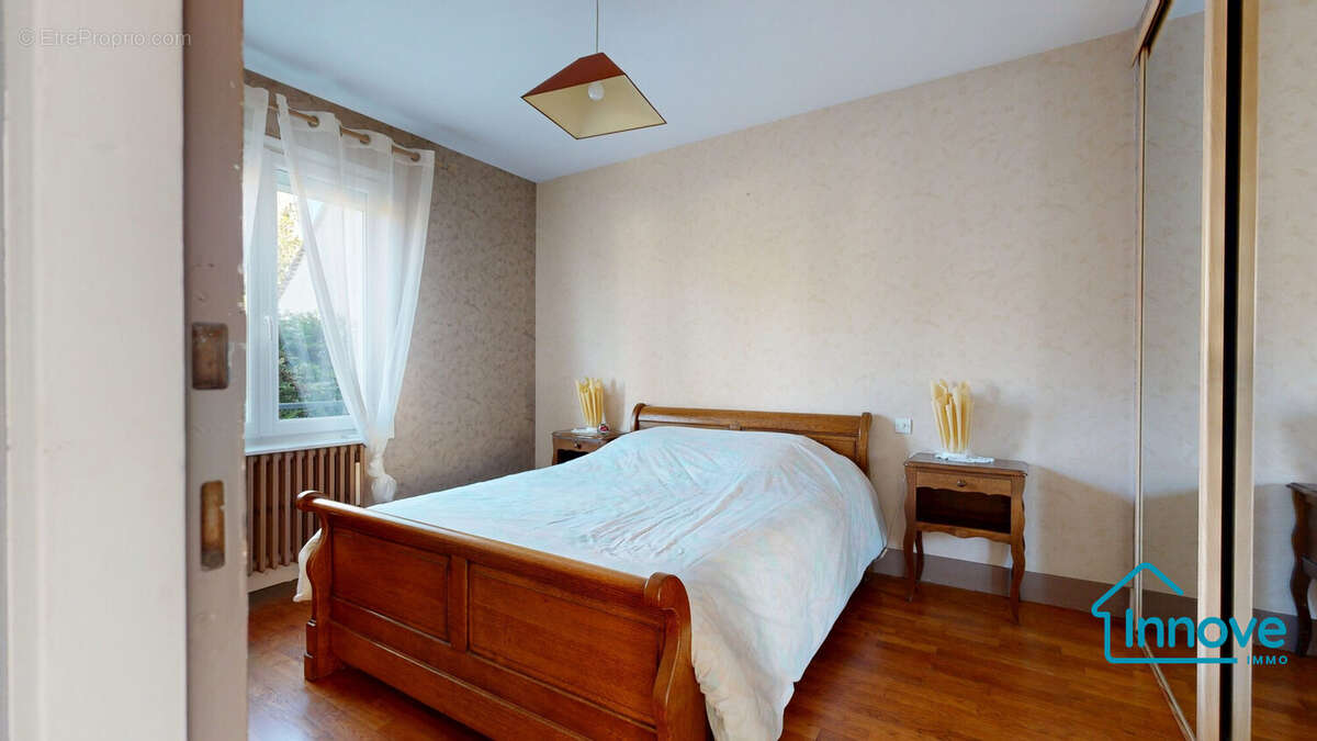 Maison à LES CLAYES-SOUS-BOIS