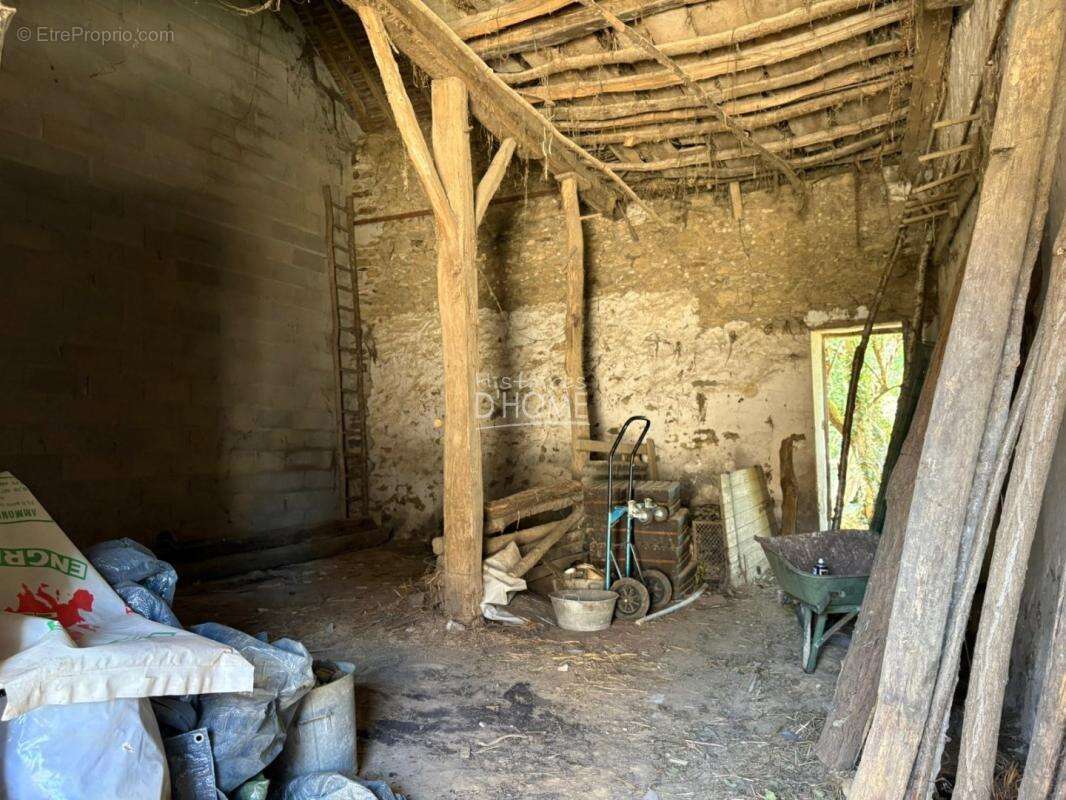 Maison à rénover avec grange et terrain clos de 697 m² - photo 12