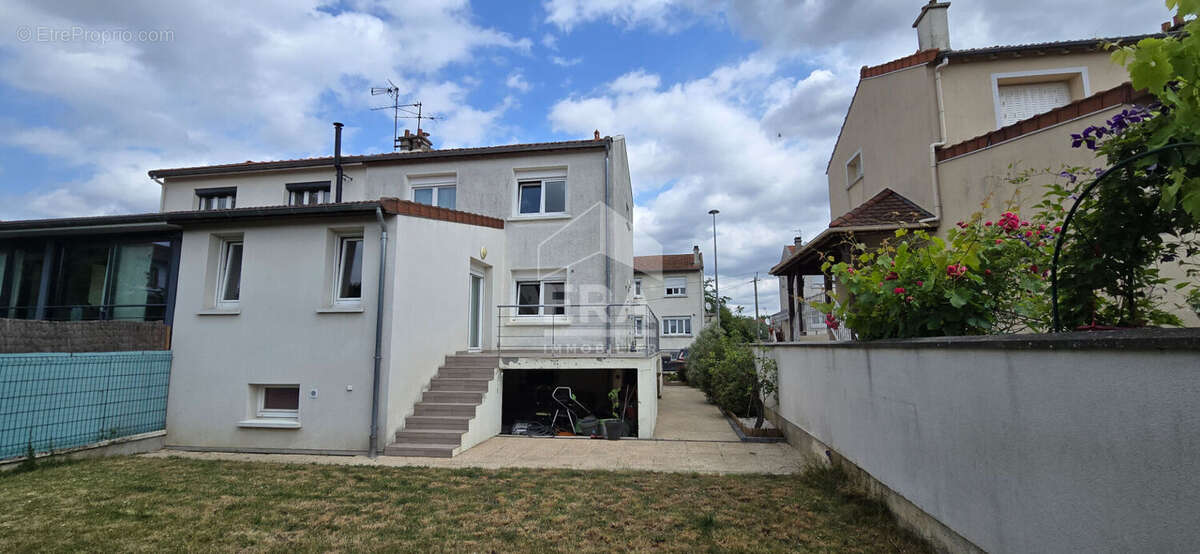 Maison à CHENNEVIERES-SUR-MARNE