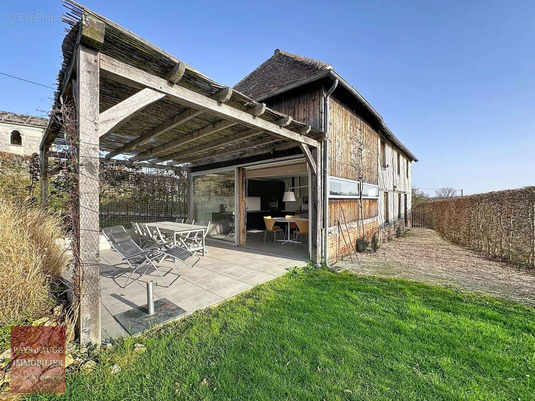 Maison à SAINT-PIERRE-SUR-DIVES