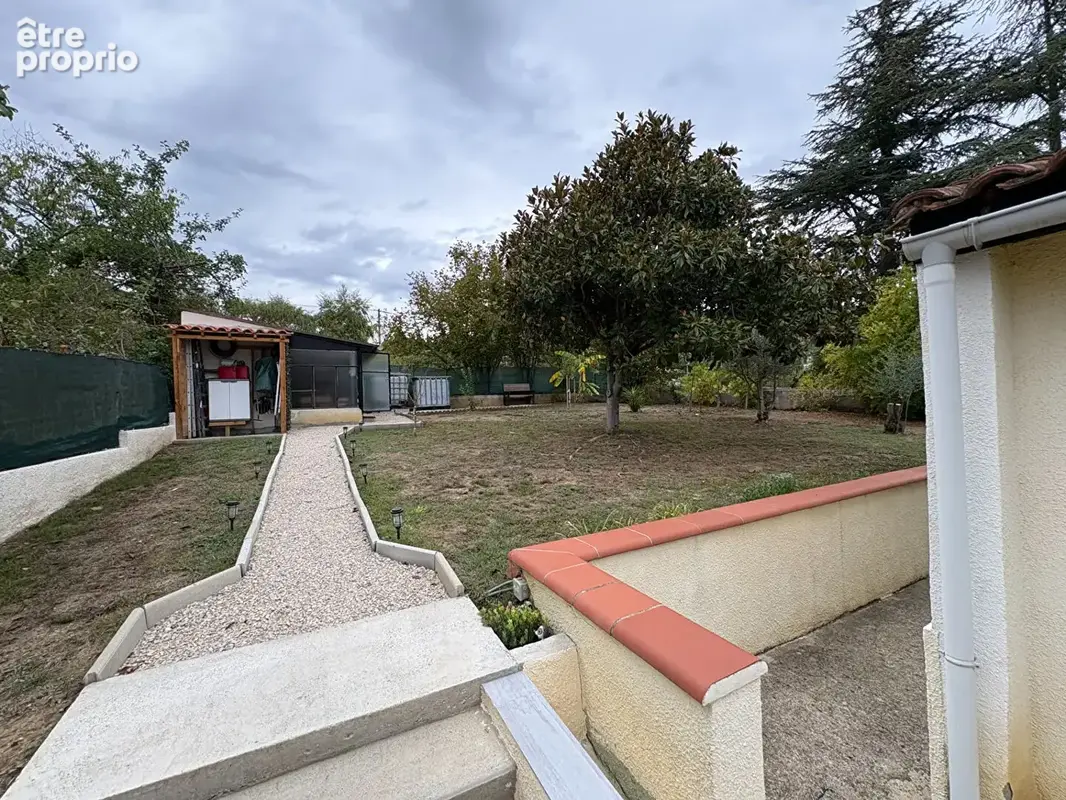 Villa de plain-pied de 100 m² avec piscine, véranda, grand garage et panneaux photovoltaïques à Montazels - photo 4