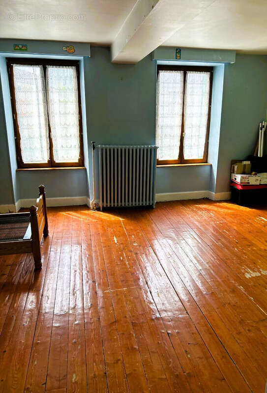 Maison à FERRIERES-SUR-SICHON