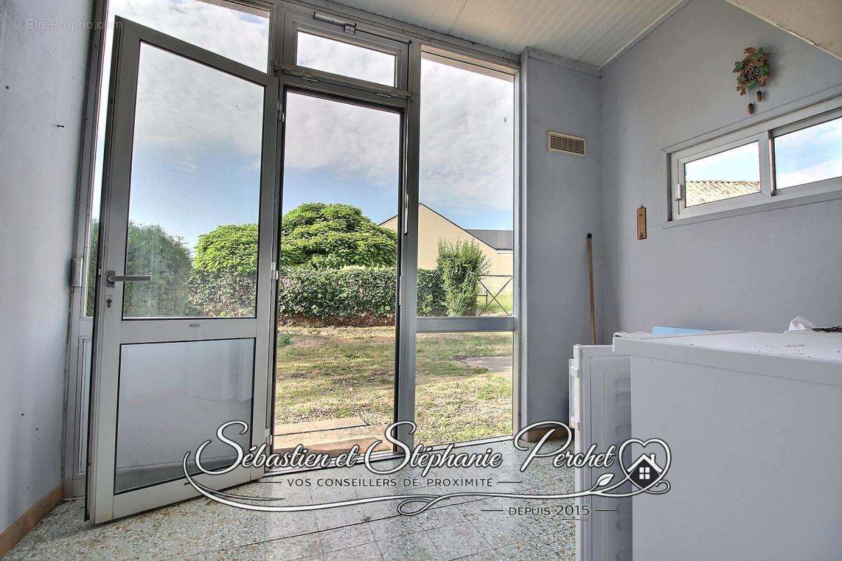 EXCLUSIVITÉ - Maison à rénover 3 chambres avec dépendances sur terrain d'environ 1042 m2 - photo 7