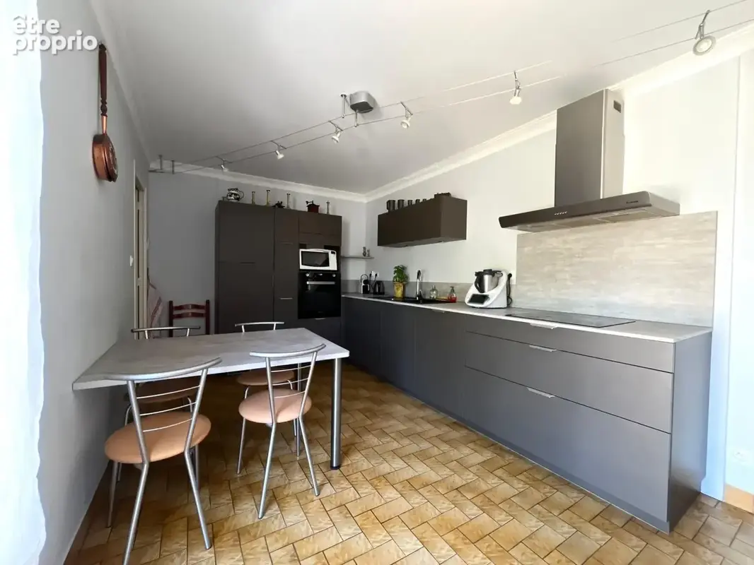 Maison familiale avec piscine, beaux volumes et fort potentiel - photo 8