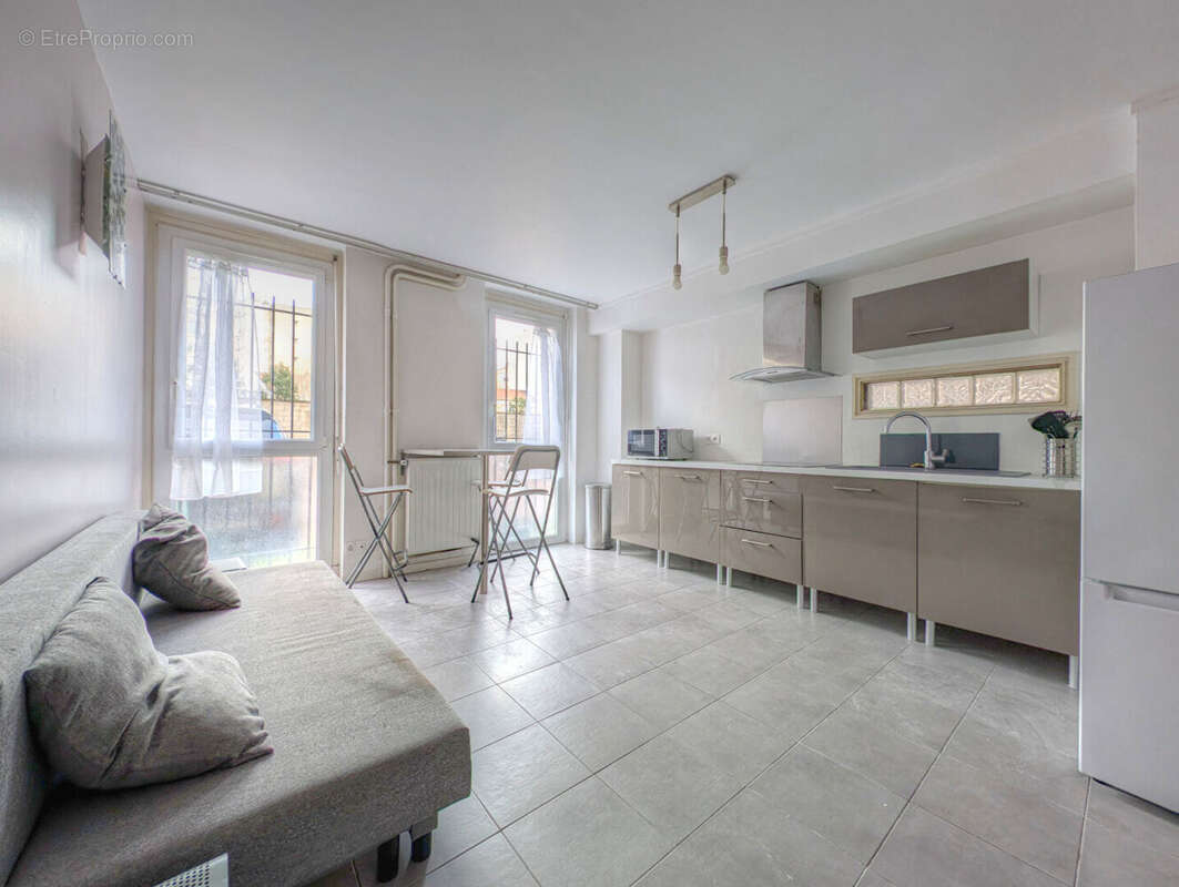 Appartement à LA GARENNE-COLOMBES