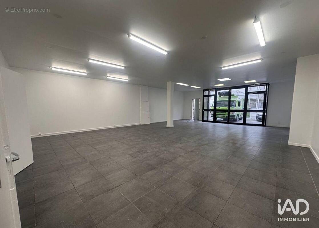 Photo 1 - Commerce à VALENTON