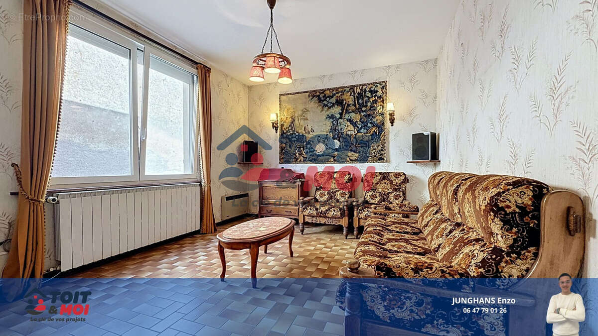Maison à COMBEAUFONTAINE