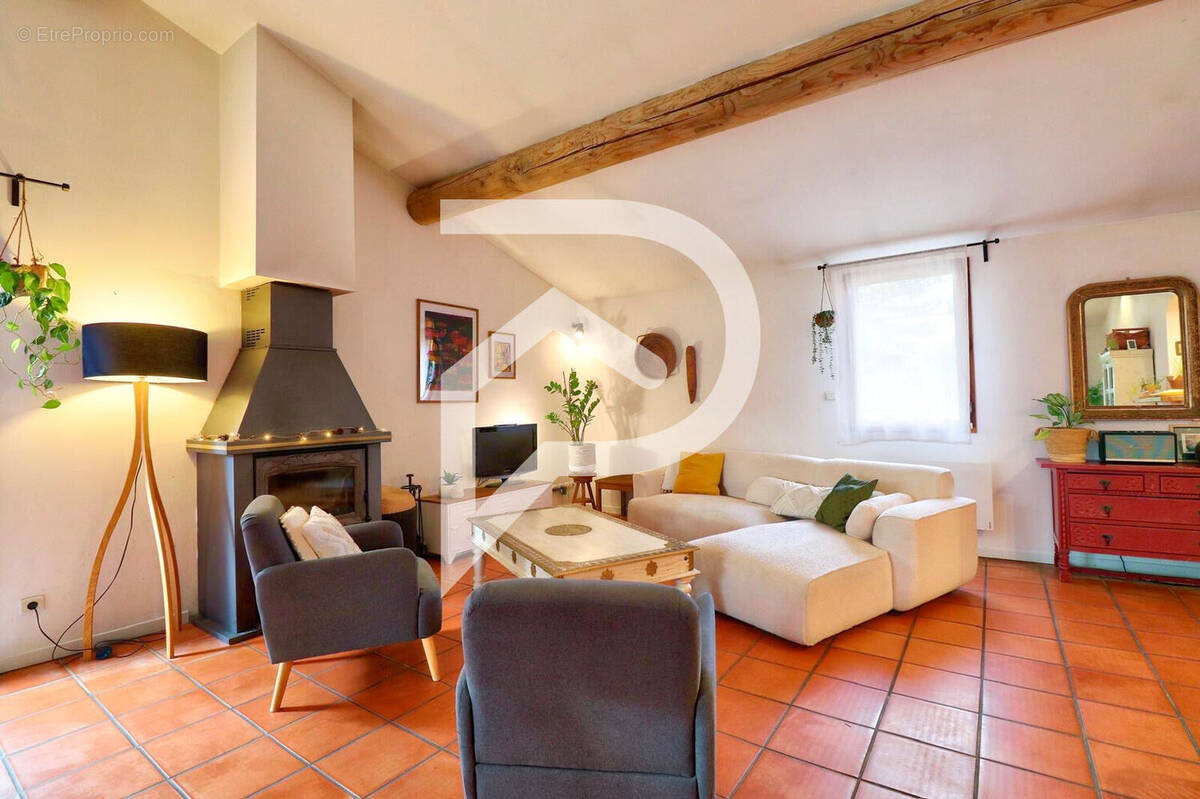 Maison à VINON-SUR-VERDON