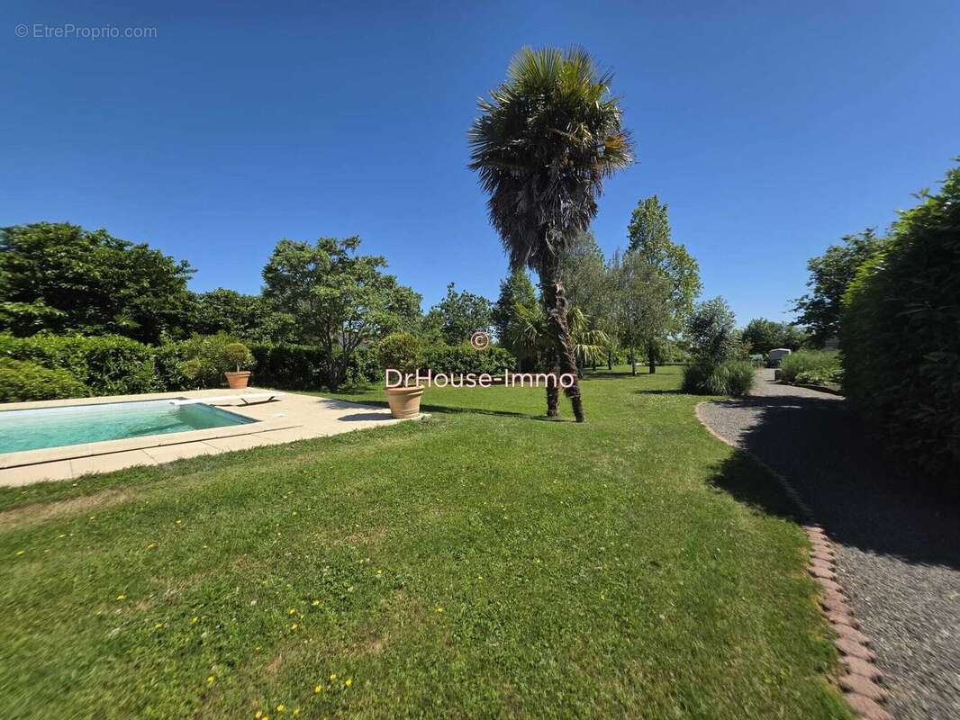 Maison 121 m² à Sainte-Radegonde-Des-Noyers  - photo 4