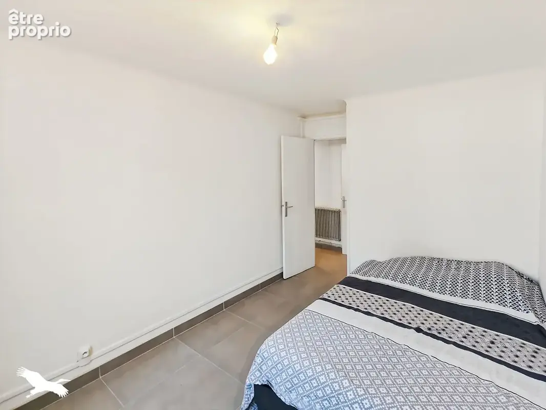 A VENDRE - Marseille 13013 - Appartement à vendre - T4 - 88 m² avec balcon et cave - photo 5
