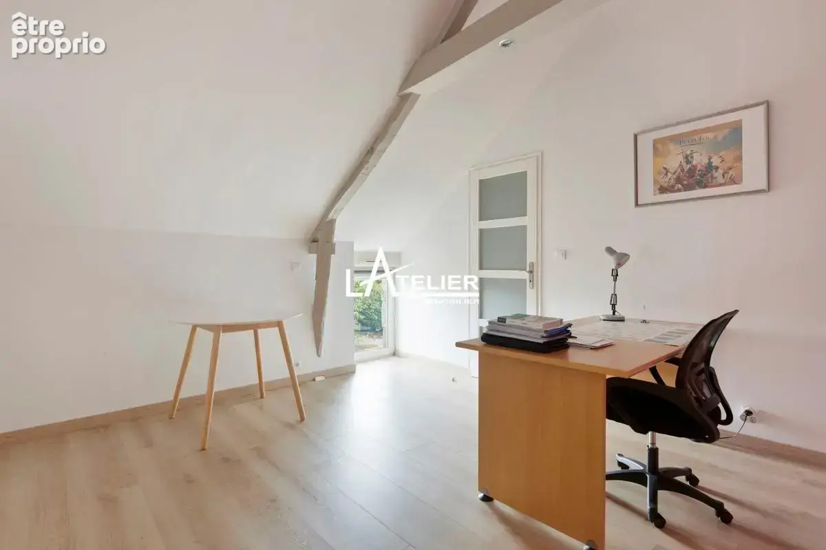 Longère en pierre, grand terrain, annexes et piscine - photo 16