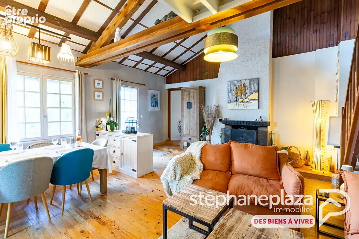 Joli corps de ferme rénové de 171m² habitables + 95m² de dépendances aménageables et 914m² de terrain à PEROUGES - photo 3