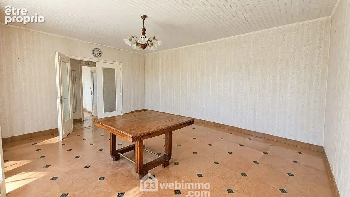 Un séjour lumineux de 20 m².