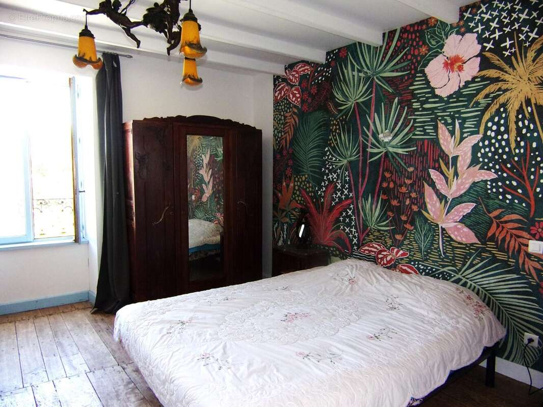 Maison à CHEF-BOUTONNE