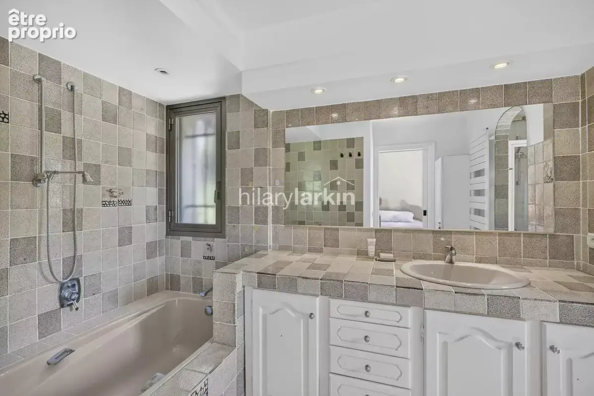 Villa plain-pied avec mazet en pierre et piscine – À pied du village de Mougins - photo 12