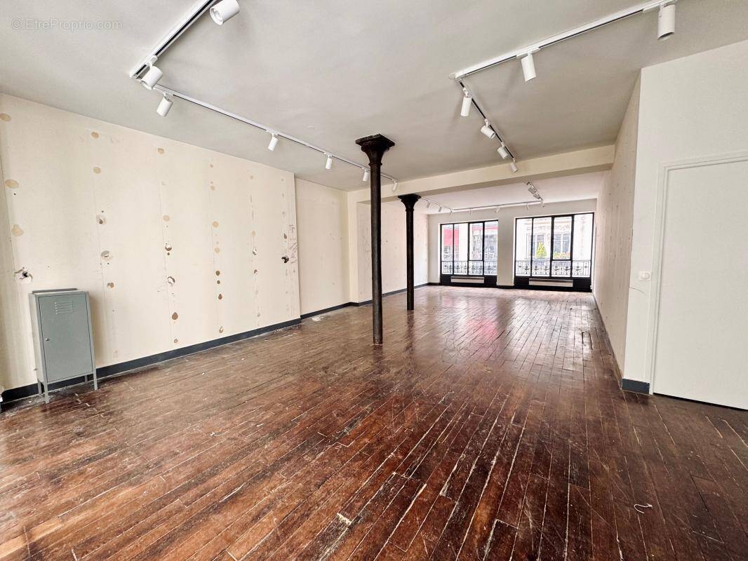 Commerce à PARIS-1E