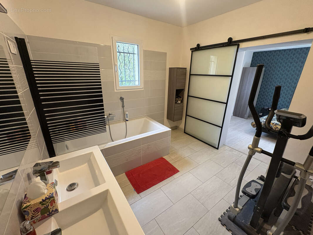 Maison à MONTAIGU-DE-QUERCY