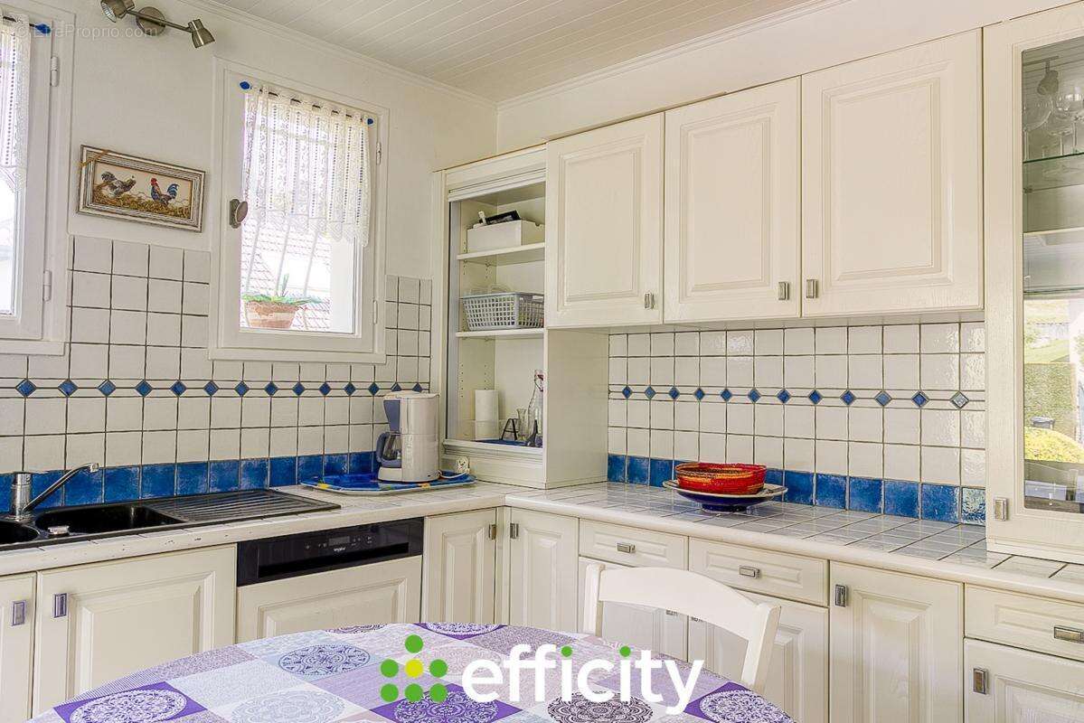 Maison à NIVOLAS-VERMELLE