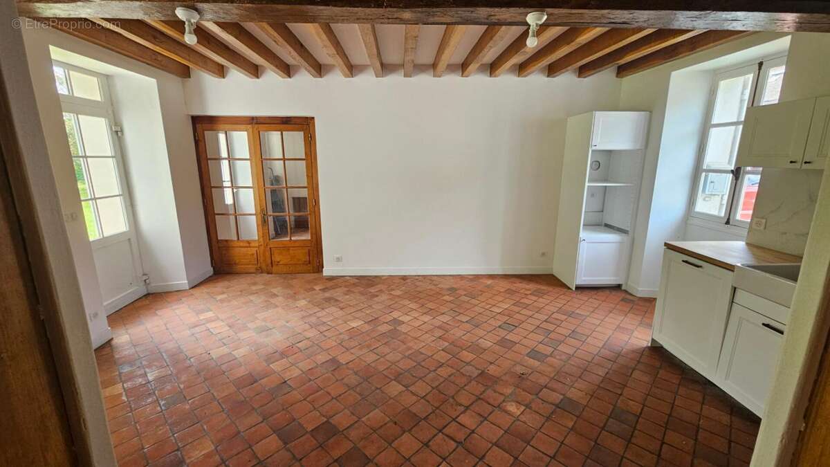 Houdan et N12 proche / Maison rénovée 210 m2 / 5 chambres + dépendances - photo 7