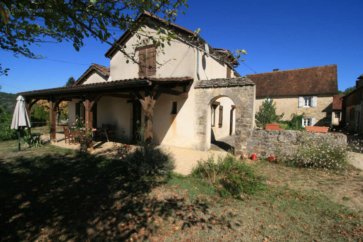 Maison à SAINT-LEON-SUR-VEZERE