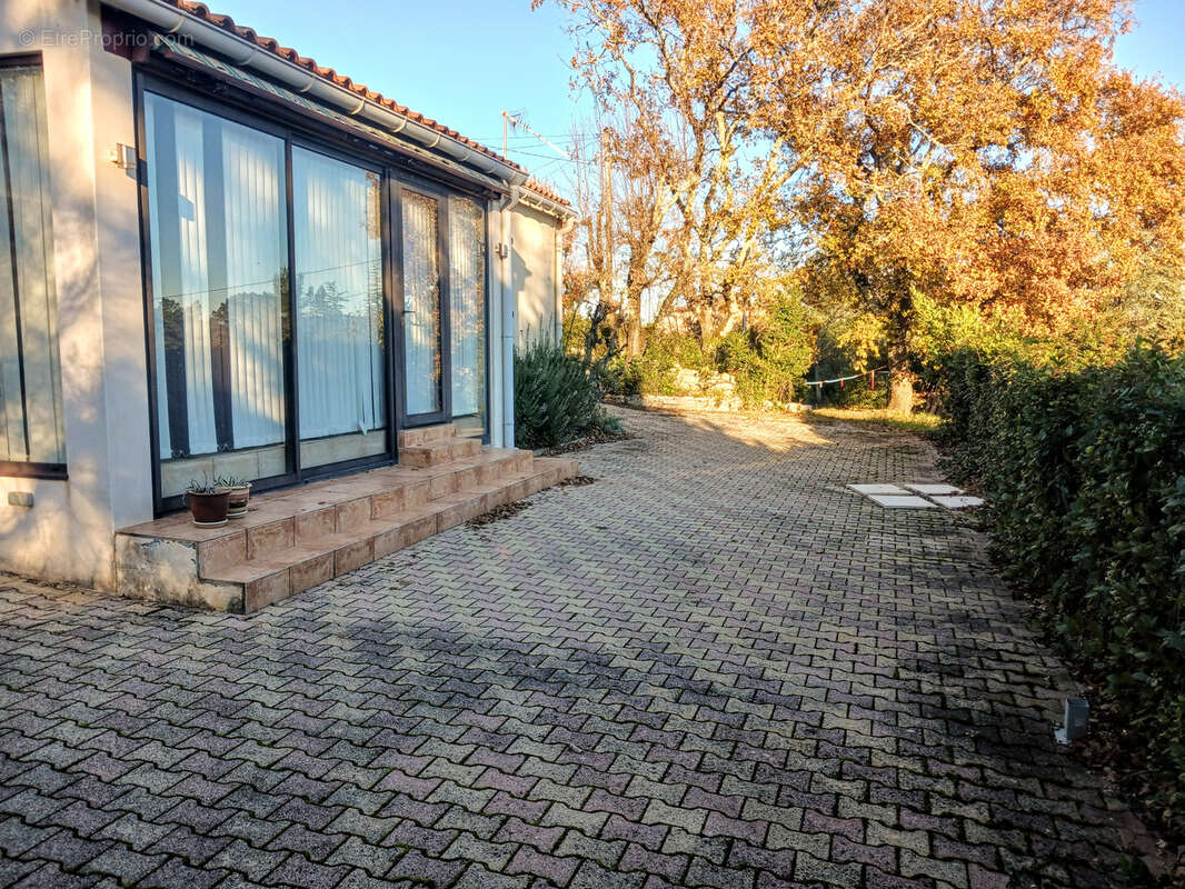 Charmante Villa de Plain-Pied avec Terrain Piscinable et Garage sur les hauteurs de Saint-Alban-Auriolles - photo 10
